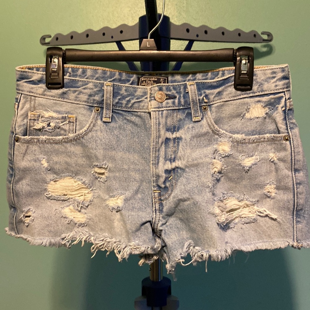 Abercrombie & Fitch 4/27 Distressed Harper Low Rise Jean Shorts EUC